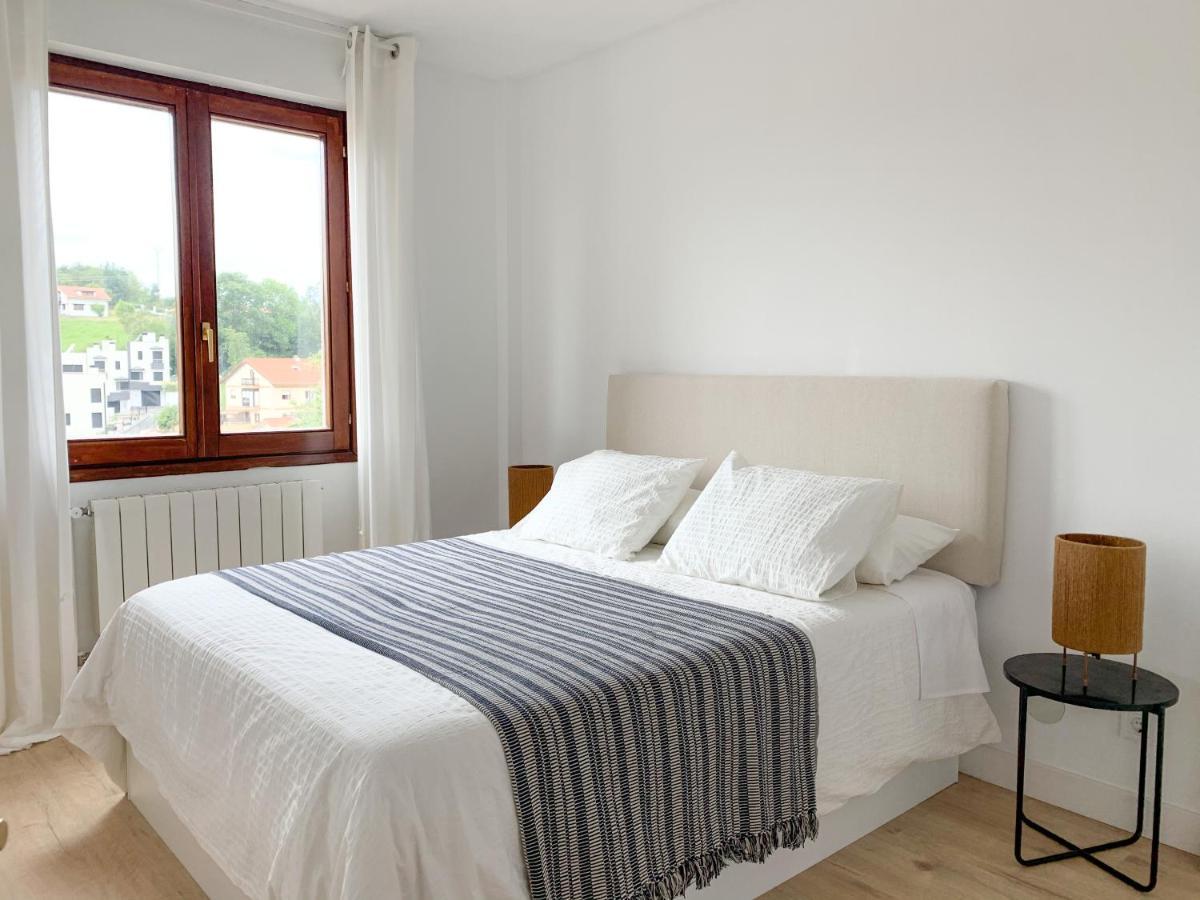 Acogedor Apartamento Con Terraza Y Parking Publico En Comillas Kültér fotó