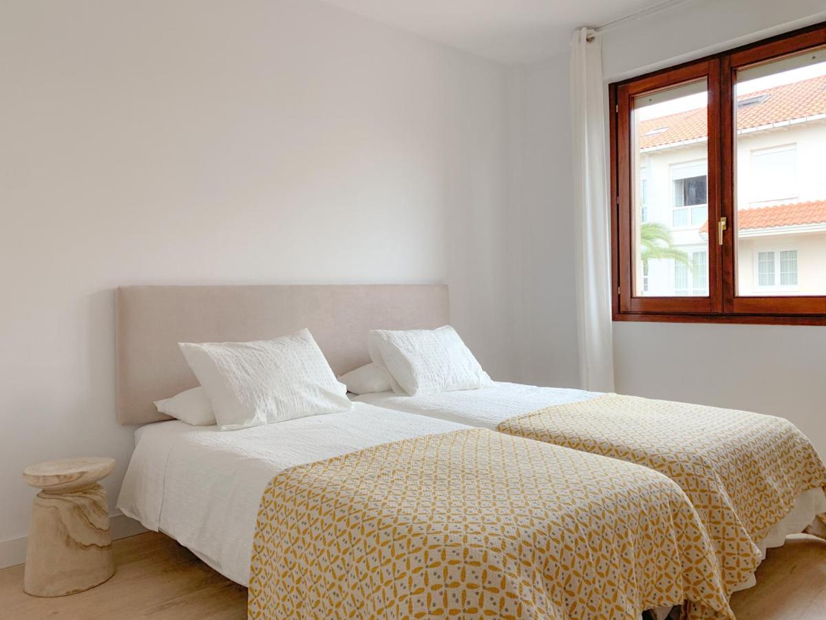 Acogedor Apartamento Con Terraza Y Parking Publico En Comillas Kültér fotó
