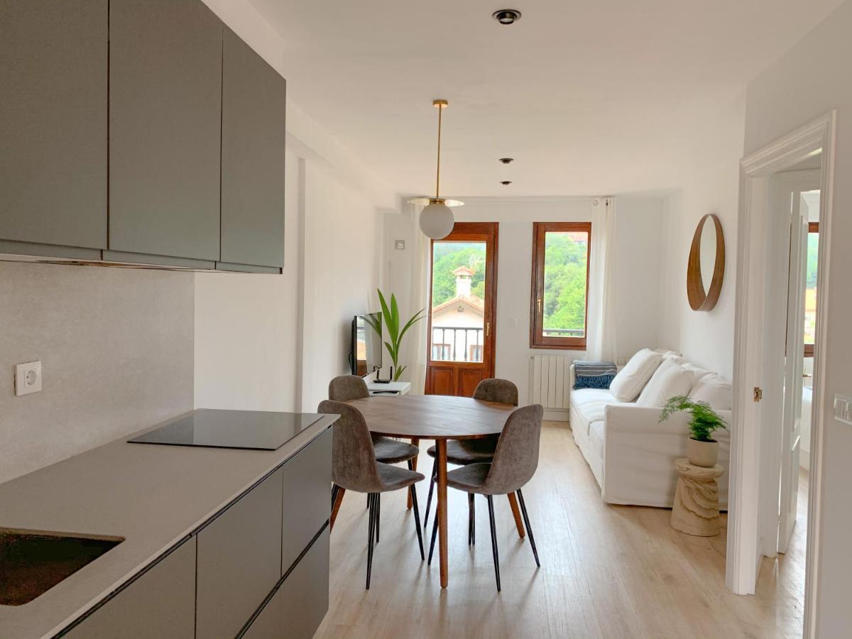Acogedor Apartamento Con Terraza Y Parking Publico En Comillas Kültér fotó